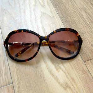 Gucci tortoise shell sunglasses